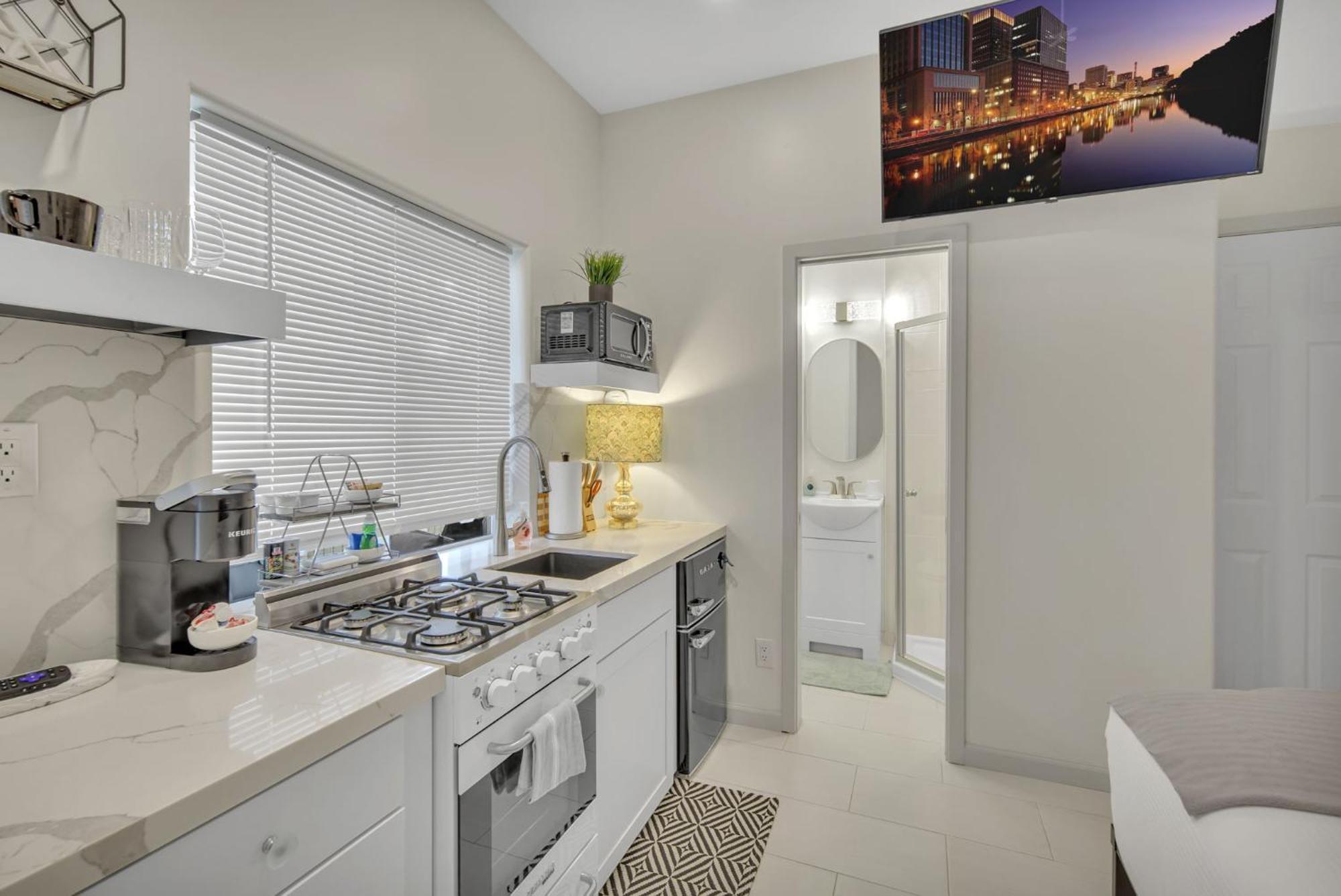 The Shining Sea D Apartment